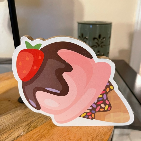 Ice cream summertime decor - Picture 3 of 4